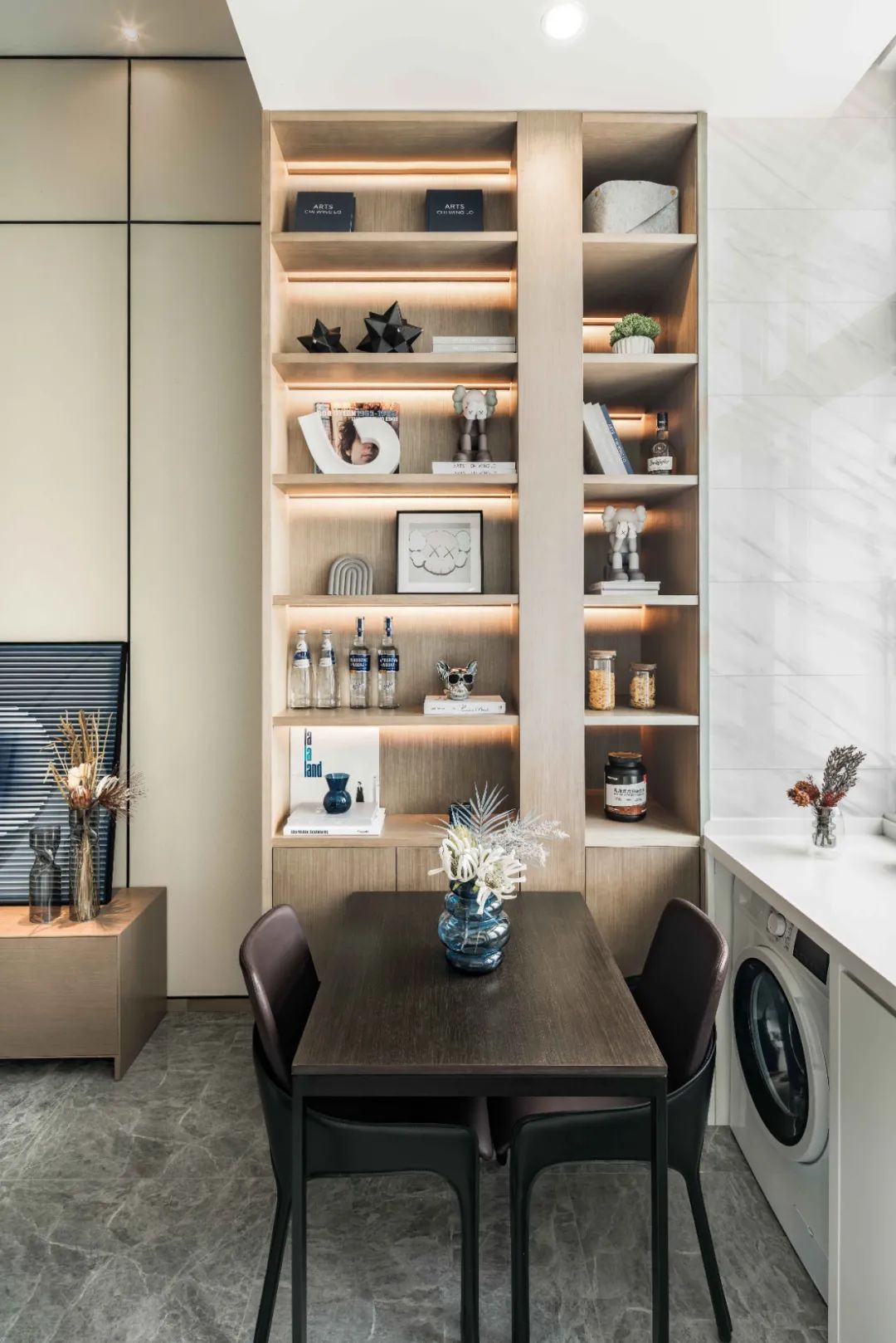 现代轻奢风格复式公寓室内装修设计-餐厅 现代轻奢风格复式公寓室内装修设计-餐厅