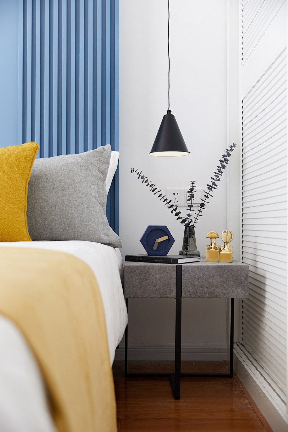 摩登轻奢风格室内家装案例效果图-次卧 摩登轻奢风格室内家装案例效果图-次卧