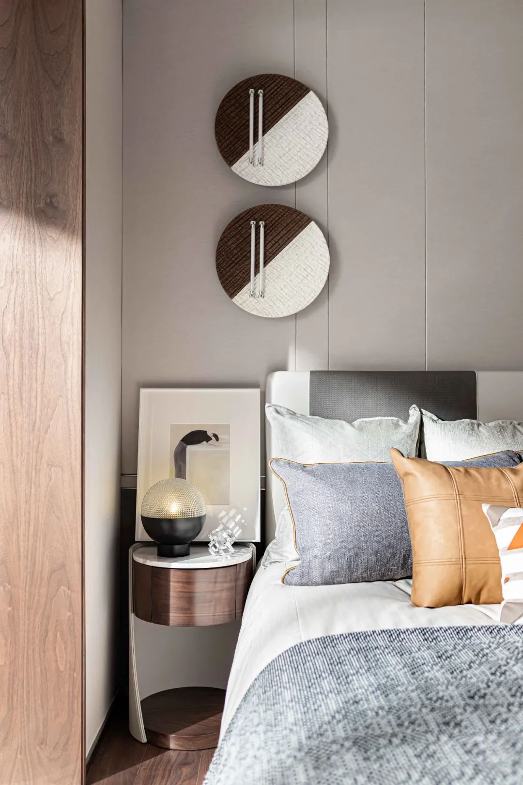 现代轻奢风格室内设计家装案例-卧室 现代轻奢风格室内设计家装案例-卧室